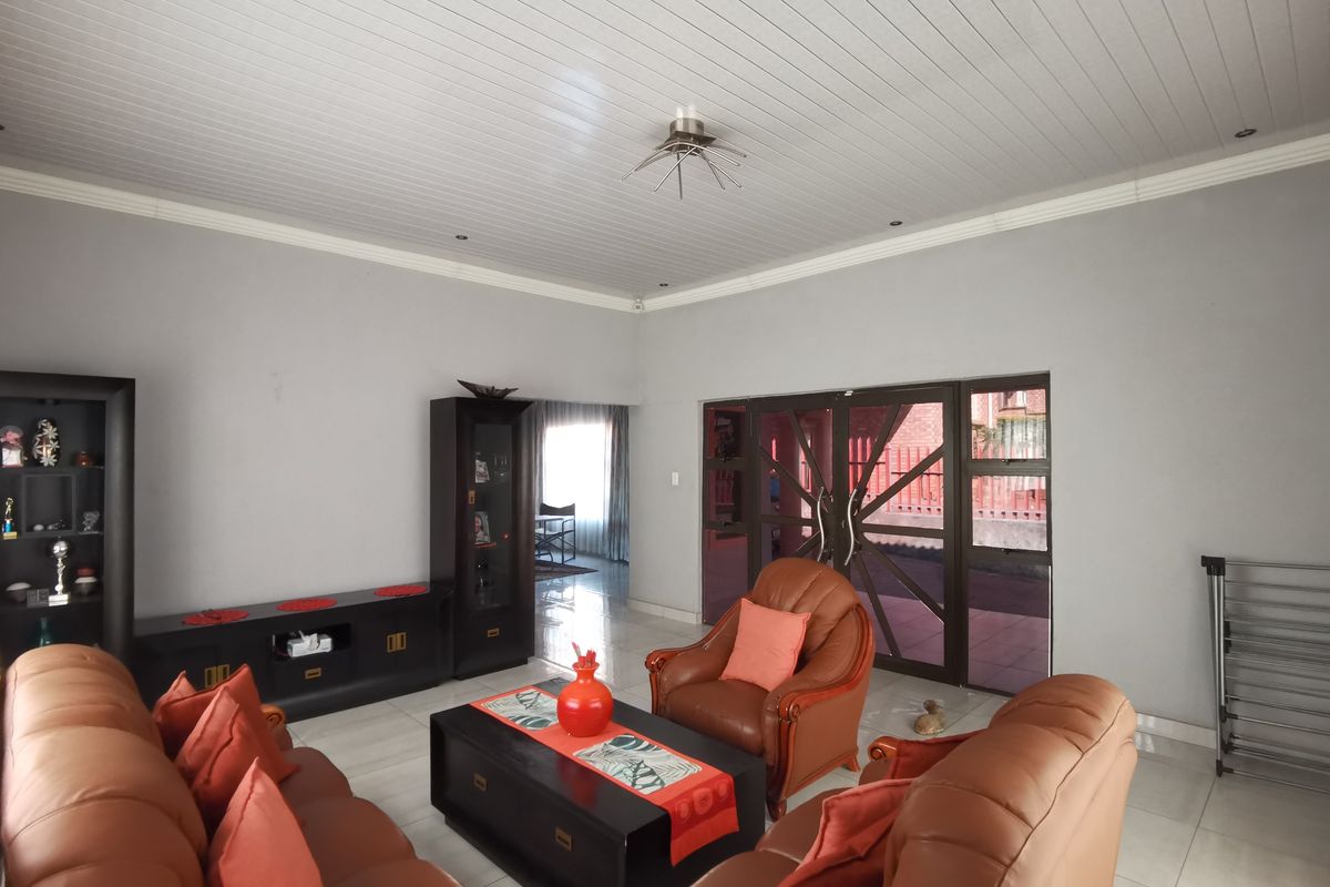 **Exclusive Mandate Opportunity in Tlhabane West! ** Discover this stunning **3-bedroom home** - Photo 4