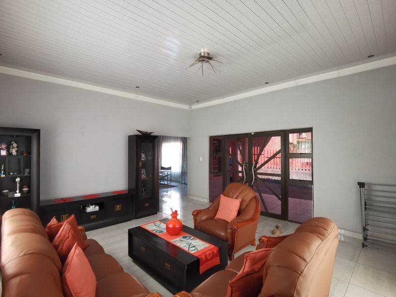 **Exclusive Mandate Opportunity in Tlhabane West! ** Discover this stunning **3-bedroom home** - Photo 4