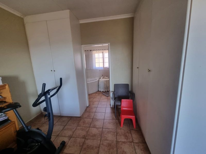 Freehold Rental Monthly In Rustenburg - Photo 8