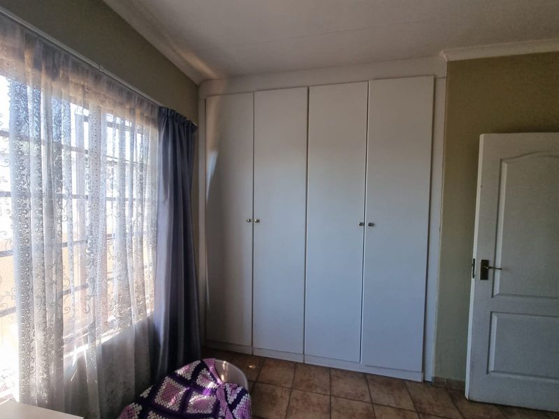 Freehold Rental Monthly In Rustenburg - Photo 6