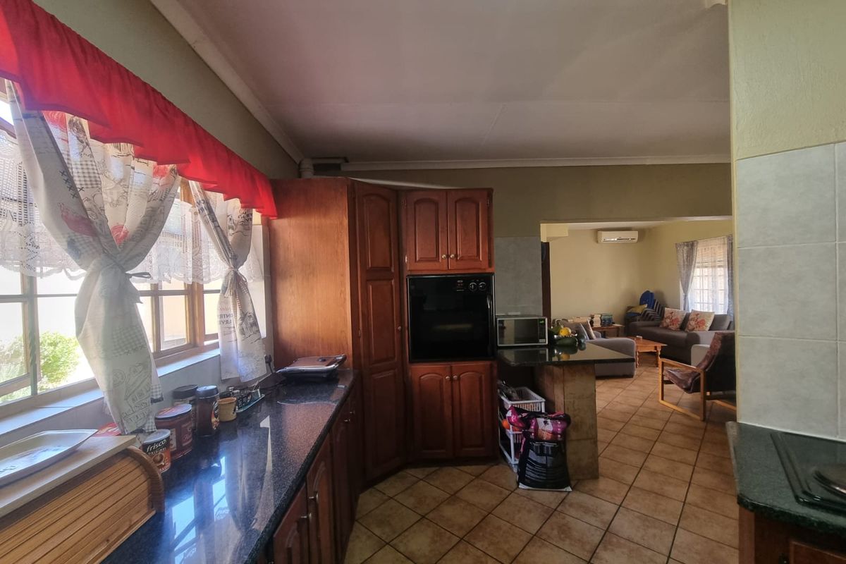 Freehold Rental Monthly In Rustenburg - Photo 3