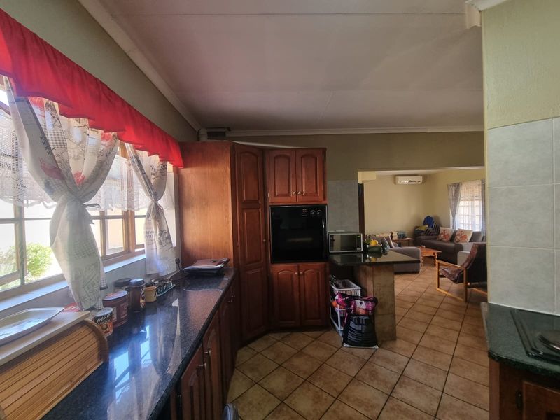 Freehold Rental Monthly In Rustenburg - Photo 3