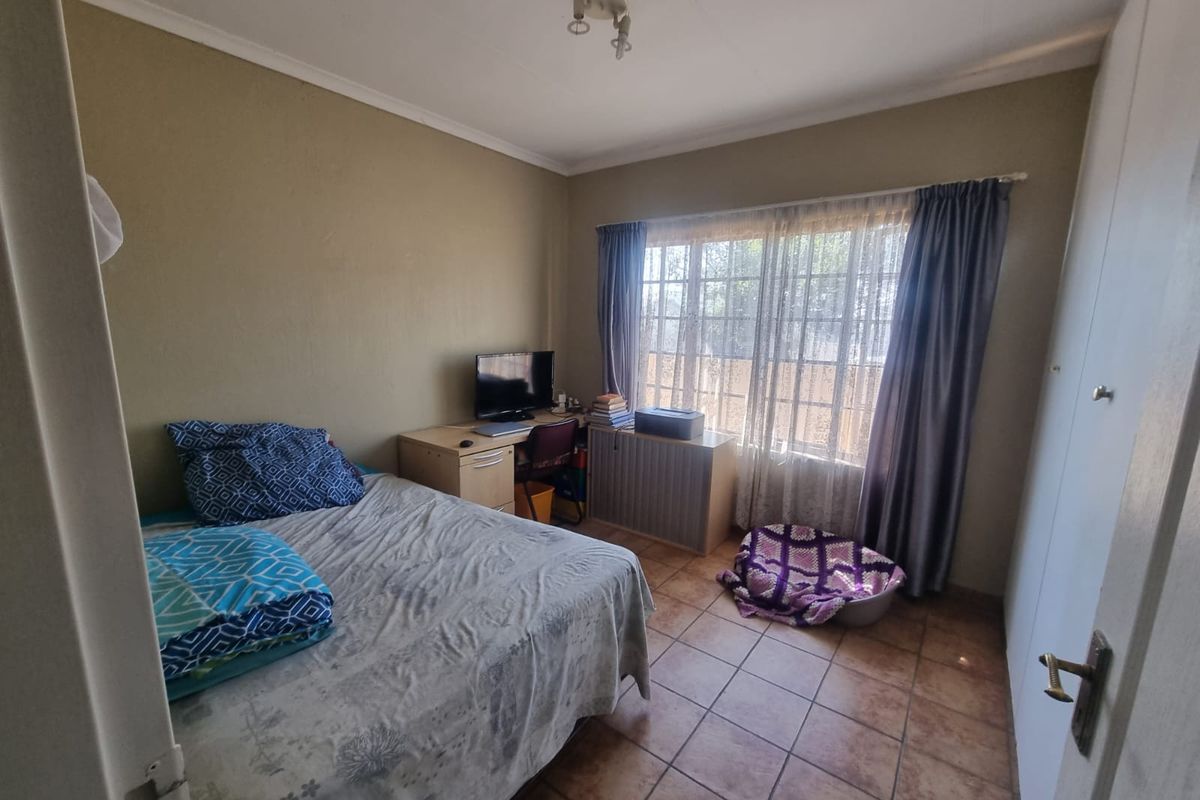 Freehold Rental Monthly In Rustenburg - Photo 5