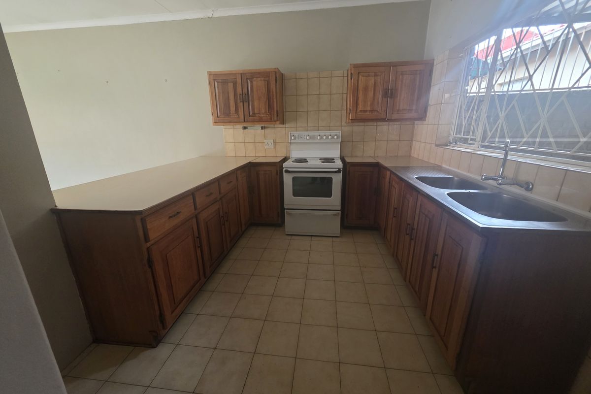 Townhouse For Sale In Rustenburg - Photo 5