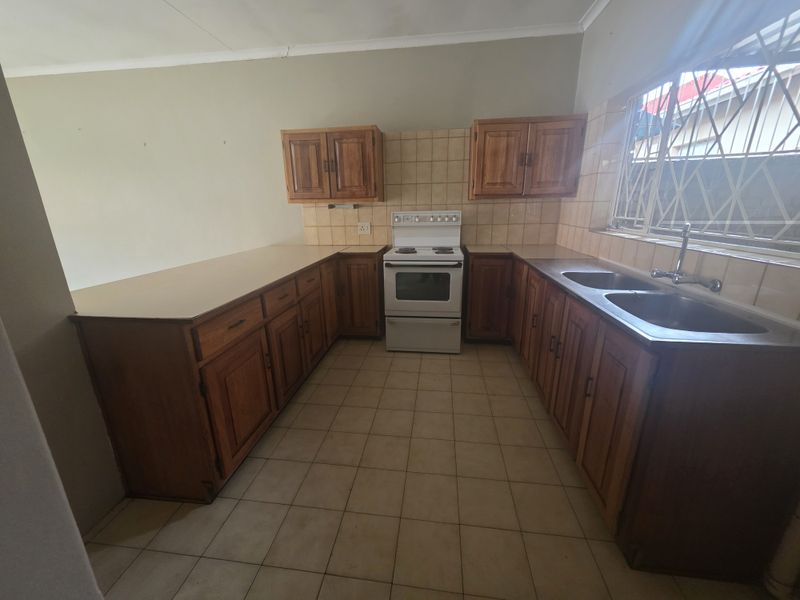 Townhouse For Sale In Rustenburg - Photo 5