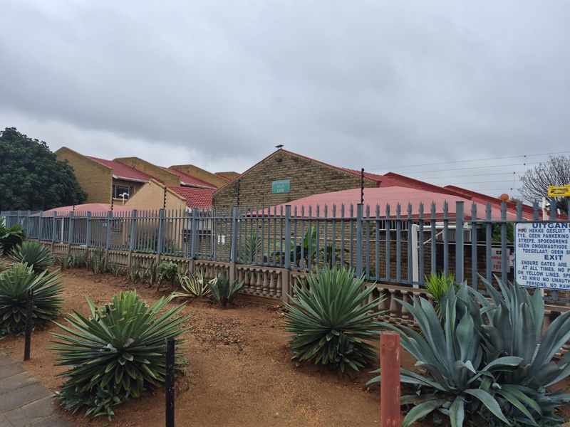 Townhouse For Sale In Rustenburg - Photo 10