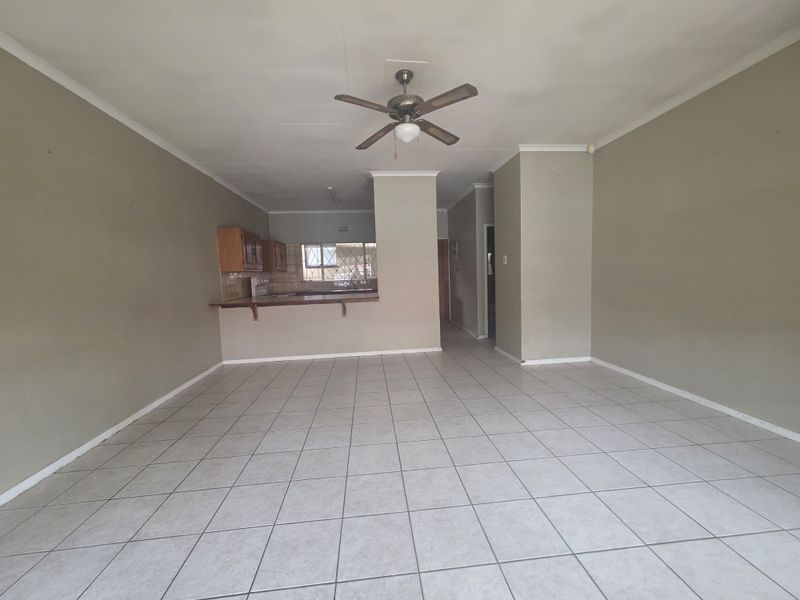 Townhouse For Sale In Rustenburg - Photo 2