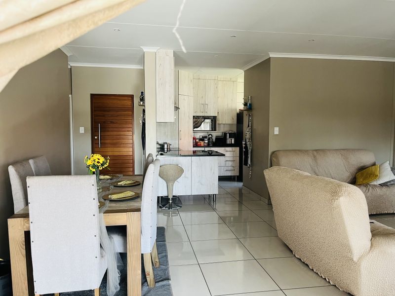 Modern Comfort & Space - Photo 5