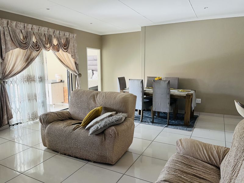 Modern Comfort & Space - Photo 6