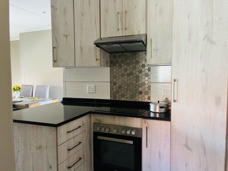 Modern Comfort & Space - Photo 8