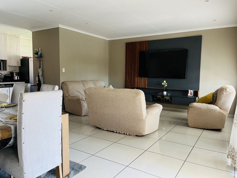 Modern Comfort & Space - Photo 7