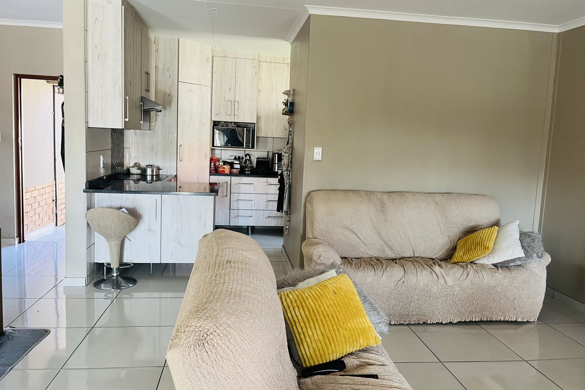 Modern Comfort & Space - Photo 4