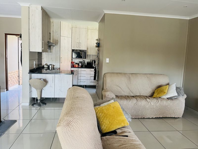 Modern Comfort & Space - Photo 4