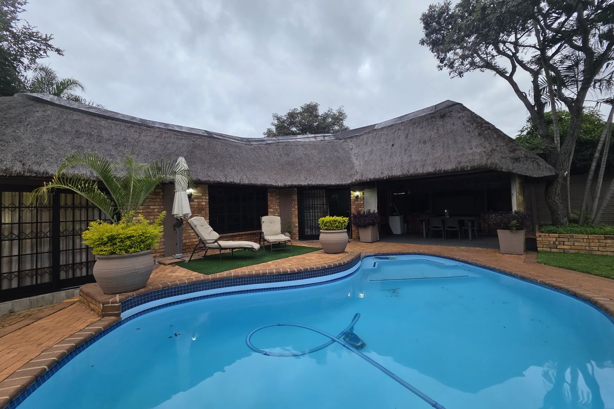 Four Bedroom Family home with a flatlet - Photo 3
