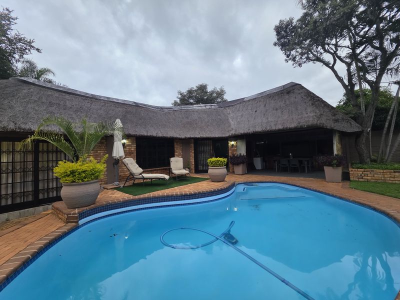 Four Bedroom Family home with a flatlet - Photo 3