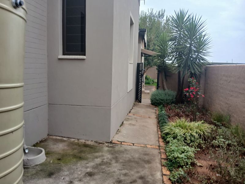 Your modern and charming home awaits, hurry! - Photo 5