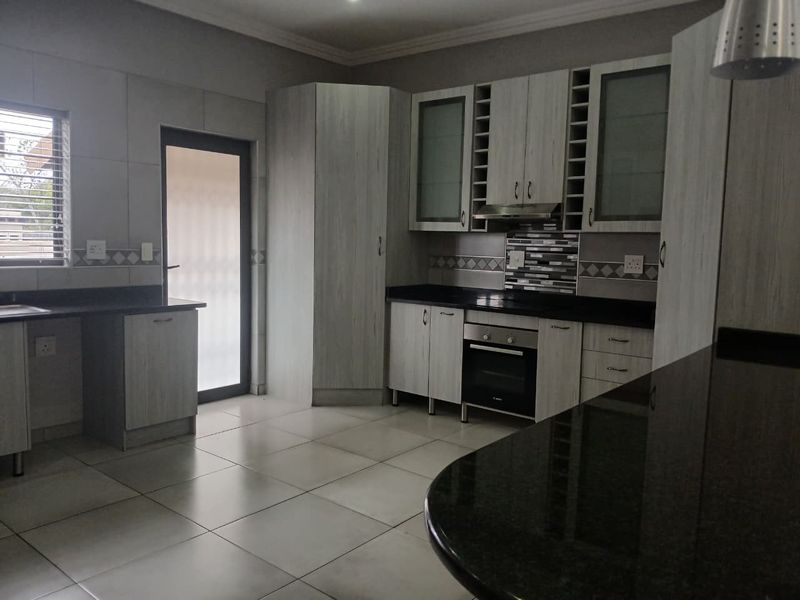 Your modern and charming home awaits, hurry! - Photo 9