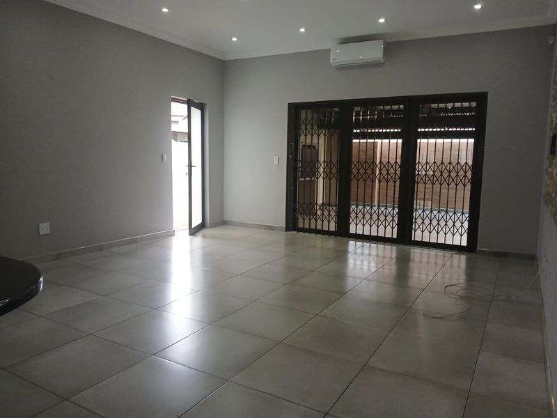 Your modern and charming home awaits, hurry! - Photo 8