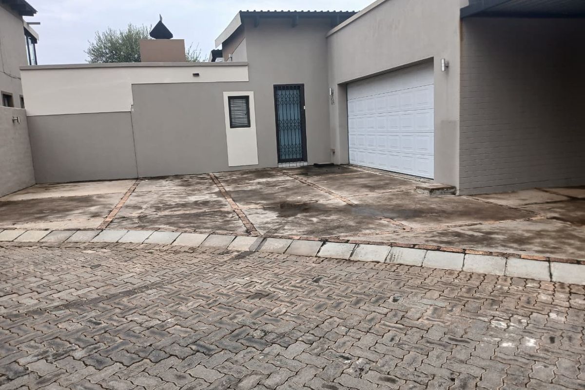 Your modern and charming home awaits, hurry! - Photo 2