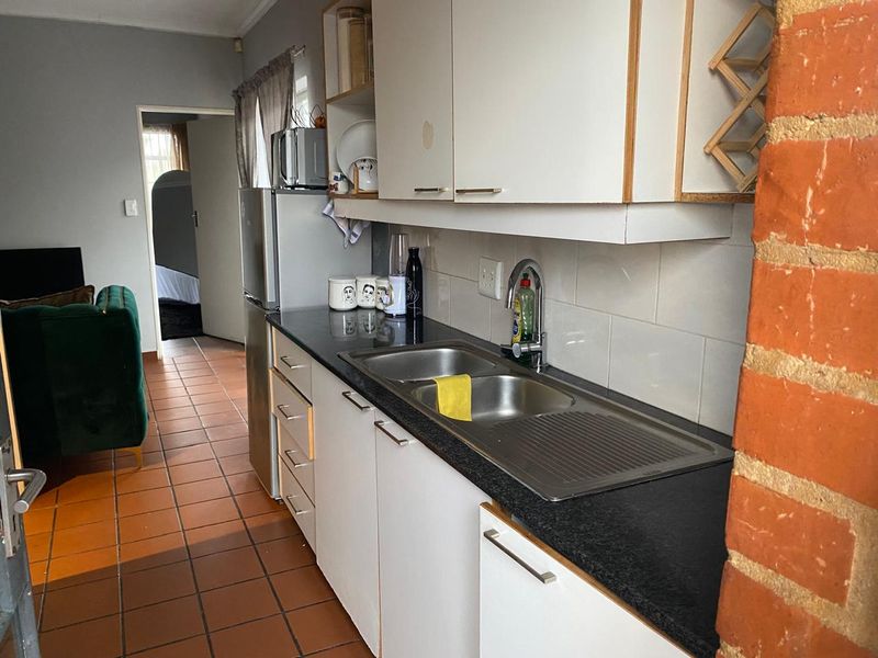 Lock-Up and Gp 1 Bedroom Flat. - Photo 3
