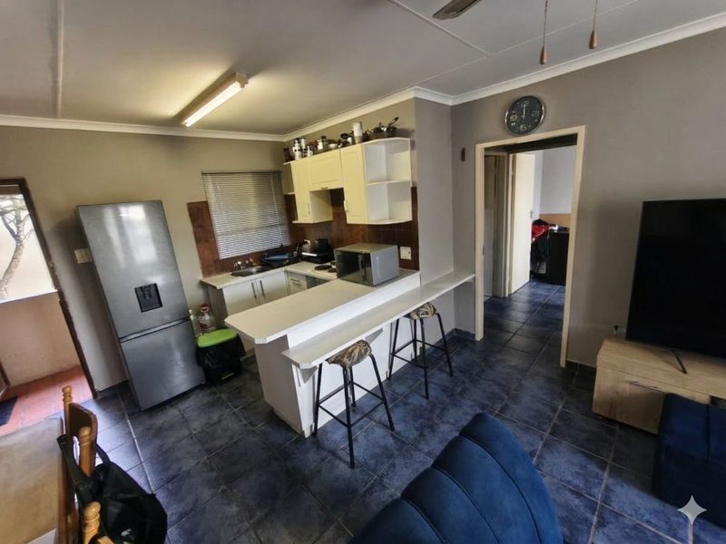 Chic 1-Bedroom Living the Perfect Blend of Style, Comfort, and Convenience. - Photo 4