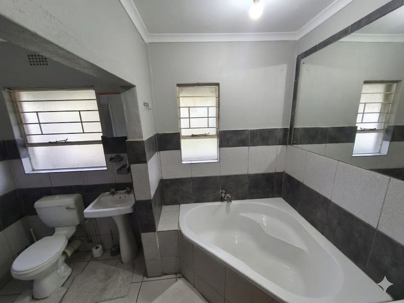 Chic 1-Bedroom Living the Perfect Blend of Style, Comfort, and Convenience. - Photo 10