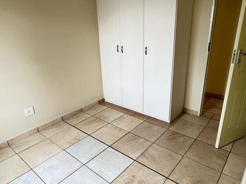 Townhouse Rental Monthly In Rustenburg - Photo 9