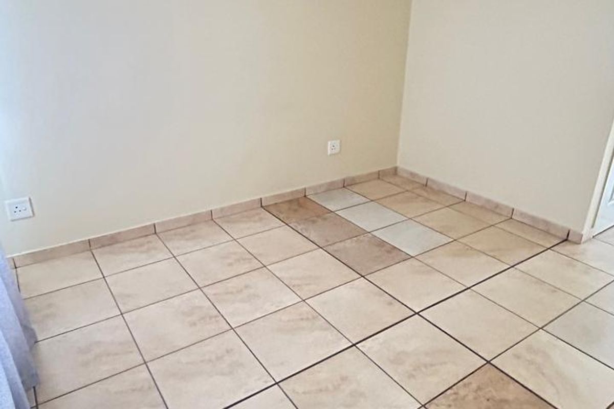 Townhouse Rental Monthly In Rustenburg - Photo 4