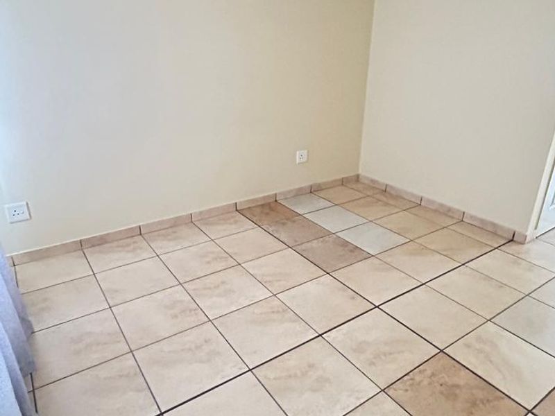Townhouse Rental Monthly In Rustenburg - Photo 4