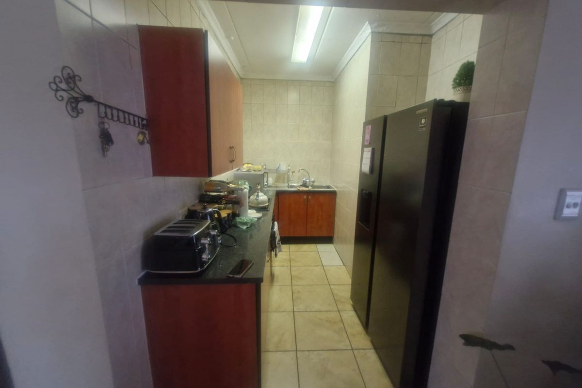 Townhouse Rental Monthly In Rustenburg - Photo 4
