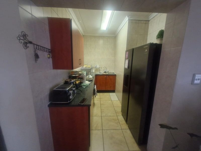 Townhouse Rental Monthly In Rustenburg - Photo 4