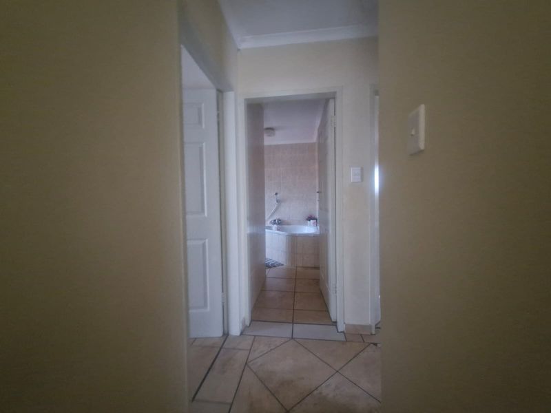 Townhouse Rental Monthly In Rustenburg - Photo 7