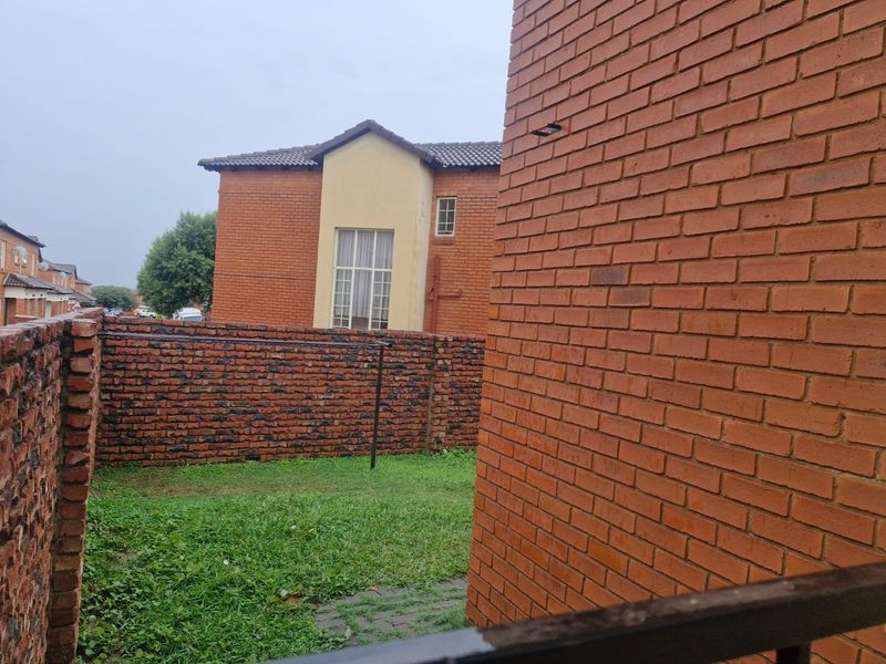Townhouse Rental Monthly In Rustenburg - Photo 2