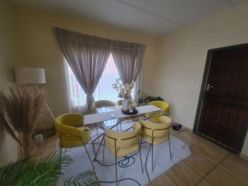 Townhouse Rental Monthly In Rustenburg - Photo 3