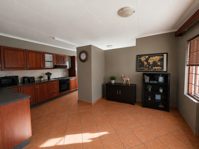 Townhouse Pending Sale In Rustenburg - Photo 3