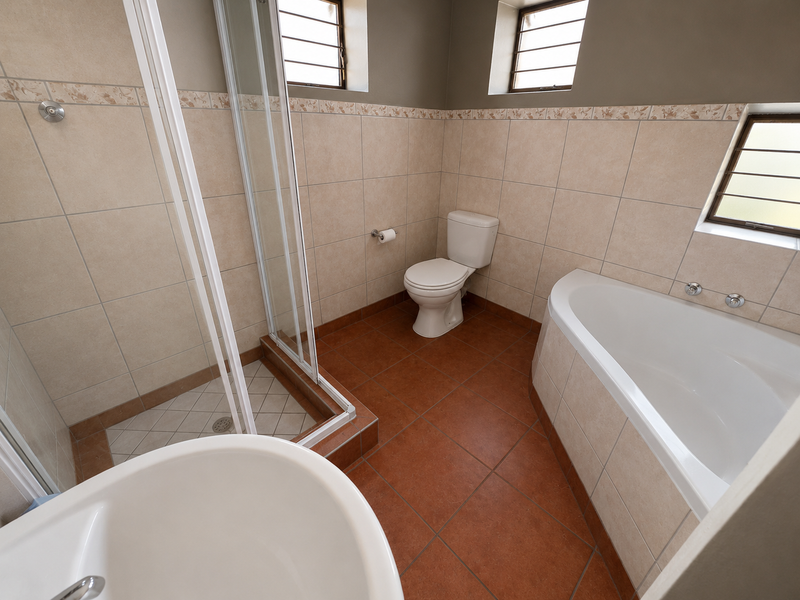 Townhouse Pending Sale In Rustenburg - Photo 10