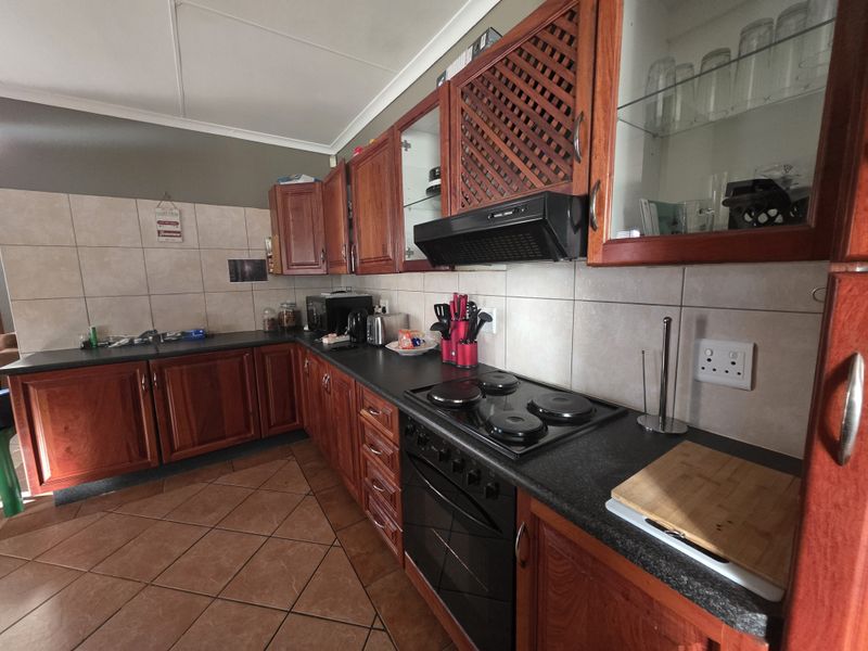 Townhouse Pending Sale In Rustenburg - Photo 5