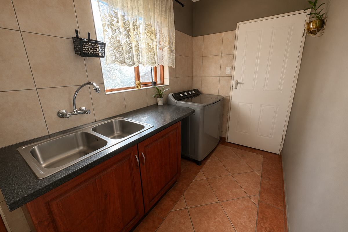 Townhouse Pending Sale In Rustenburg - Photo 4