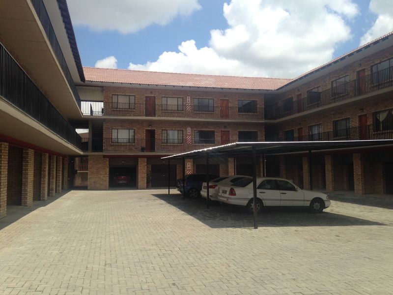 Flat For Sale In Rustenburg - Photo 2