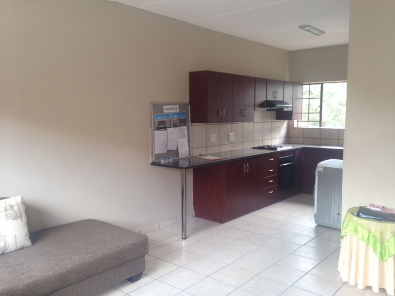 Flat For Sale In Rustenburg - Photo 4