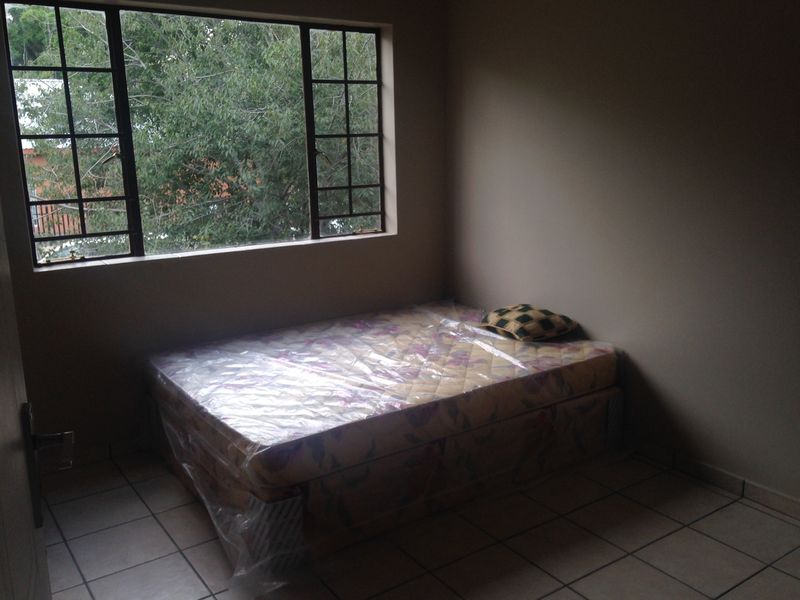 Flat For Sale In Rustenburg - Photo 8