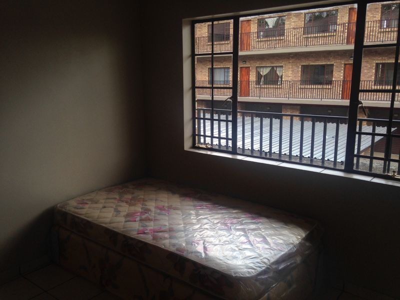 Flat For Sale In Rustenburg - Photo 7