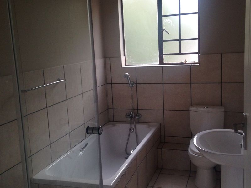 Flat For Sale In Rustenburg - Photo 6