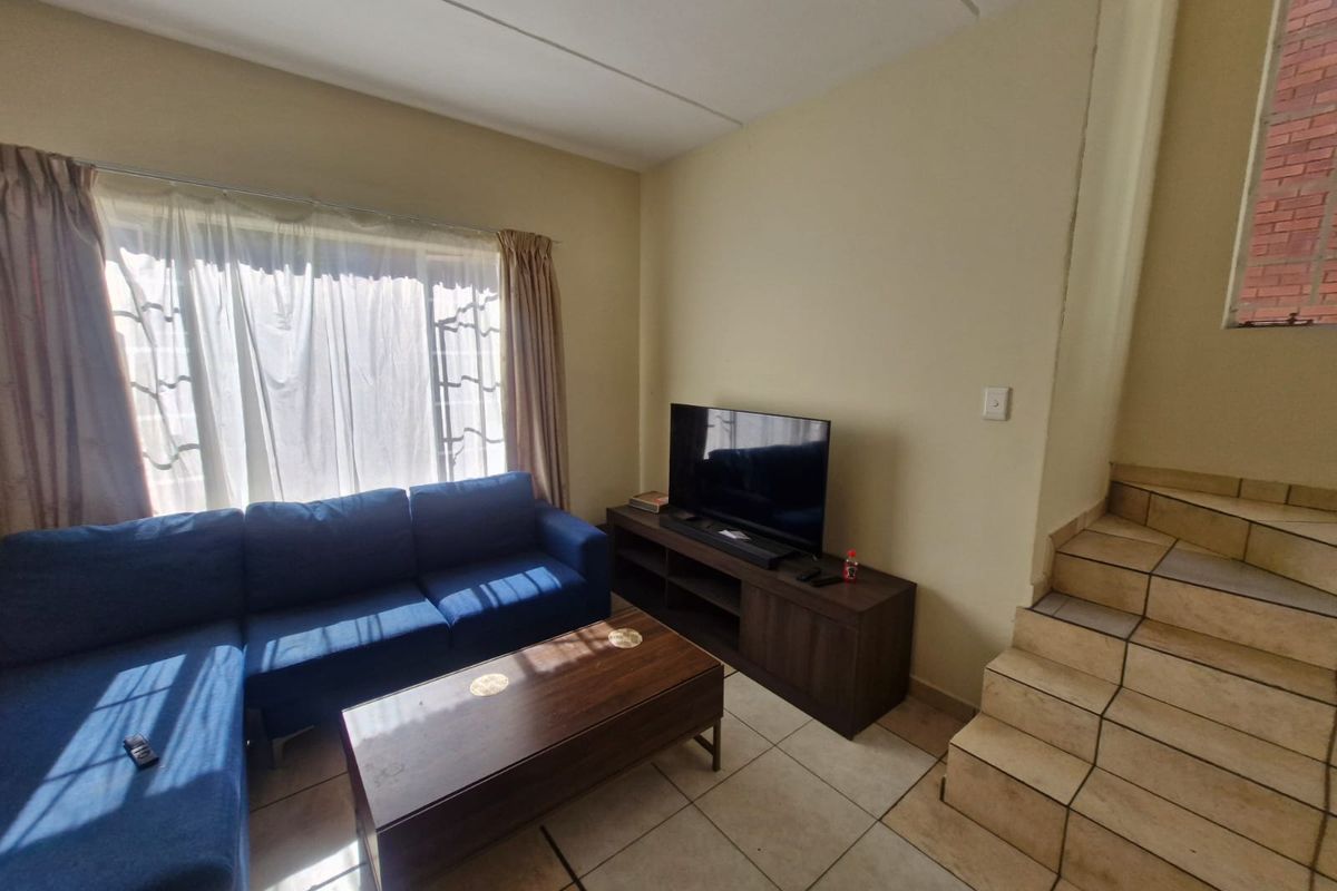 Townhouse Rental Monthly In Rustenburg - Photo 3