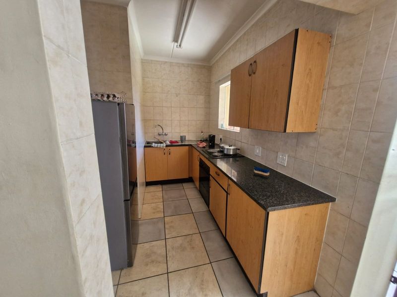 Townhouse Rental Monthly In Rustenburg - Photo 4