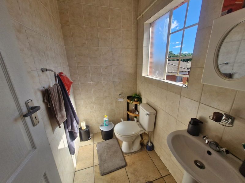 Townhouse Rental Monthly In Rustenburg - Photo 10