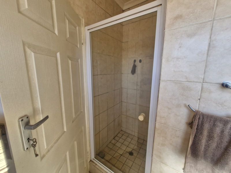 Townhouse Rental Monthly In Rustenburg - Photo 9