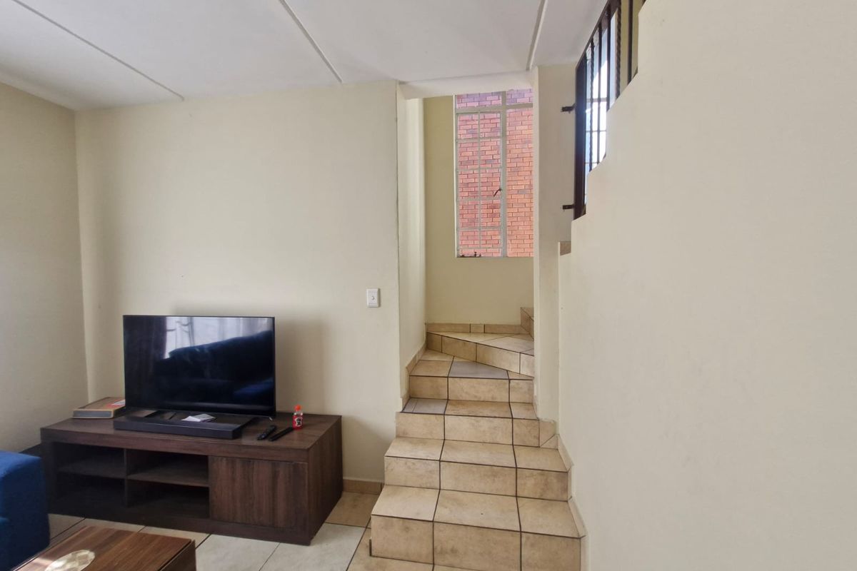 Townhouse Rental Monthly In Rustenburg - Photo 5
