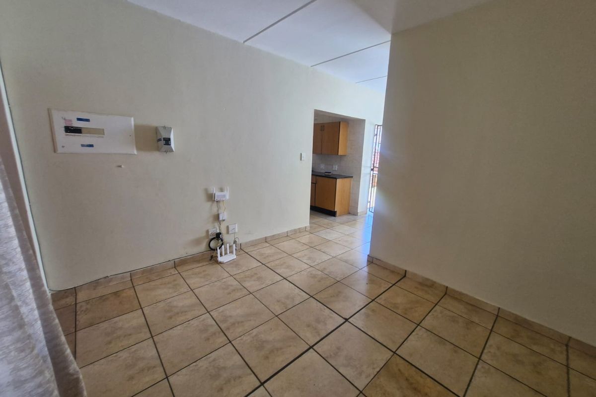 Townhouse Rental Monthly In Rustenburg - Photo 2