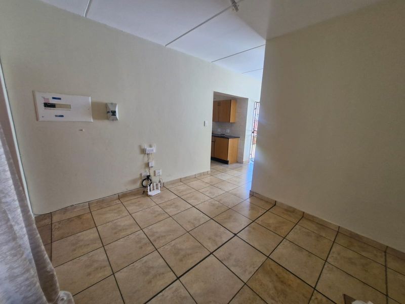 Townhouse Rental Monthly In Rustenburg - Photo 2